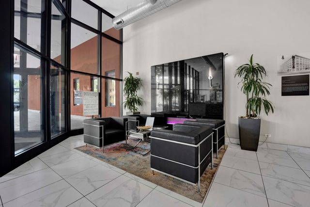 1645 W Ogden Avenue 718, Chicago, IL 60612