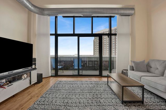 1645 W Ogden Avenue 718, Chicago, IL 60612