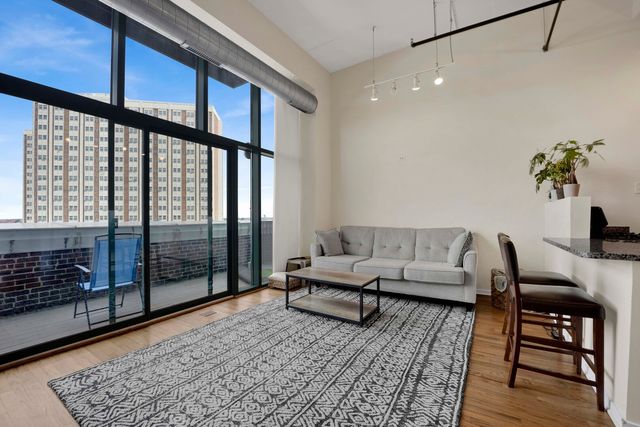 1645 W Ogden Avenue 718, Chicago, IL 60612