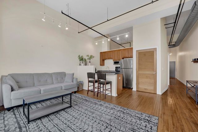 1645 W Ogden Avenue 718, Chicago, IL 60612