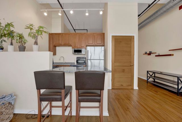 1645 W Ogden Avenue 718, Chicago, IL 60612