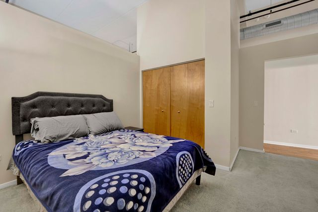1645 W Ogden Avenue 718, Chicago, IL 60612
