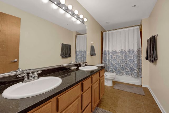 1645 W Ogden Avenue 718, Chicago, IL 60612