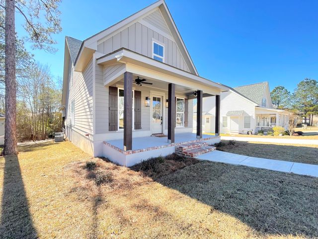66 May Apple Ave., Hattiesburg, MS 39402