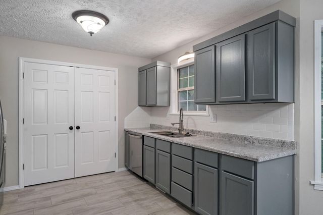 813 Galena Road, Ozark, MO 65721