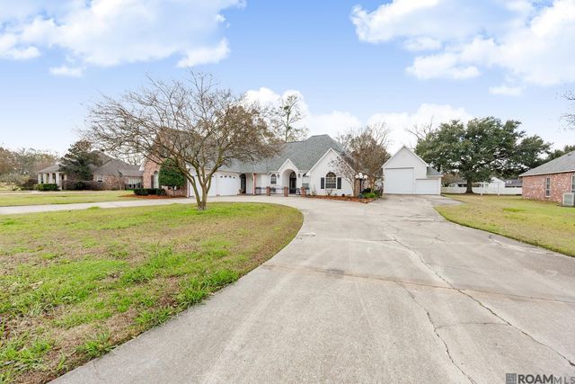 2145 Brittany Dr, Port Allen, LA 70767