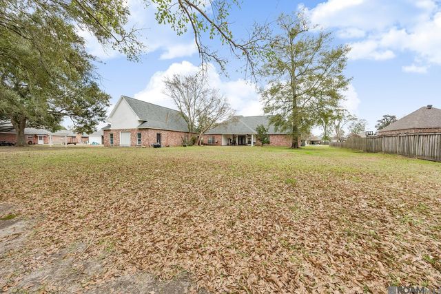 2145 Brittany Dr, Port Allen, LA 70767