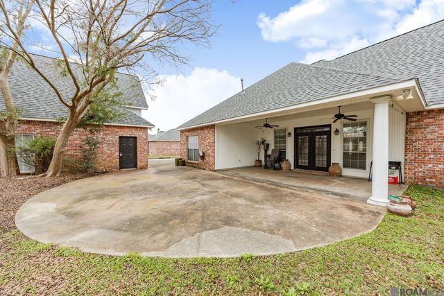 2145 Brittany Dr, Port Allen, LA 70767