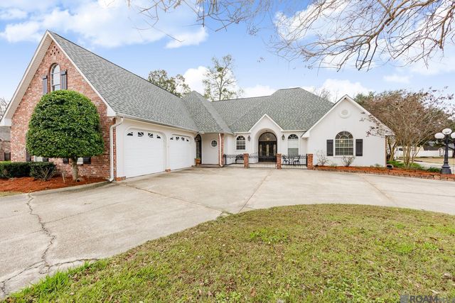 2145 Brittany Dr, Port Allen, LA 70767