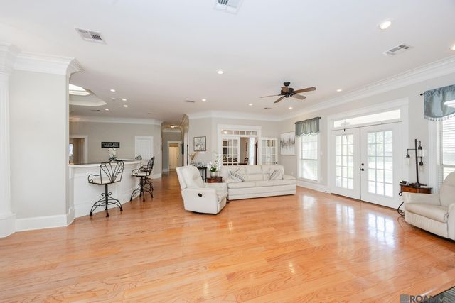 2145 Brittany Dr, Port Allen, LA 70767