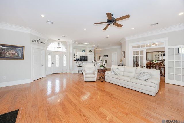 2145 Brittany Dr, Port Allen, LA 70767