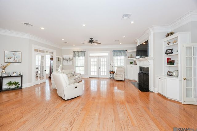 2145 Brittany Dr, Port Allen, LA 70767