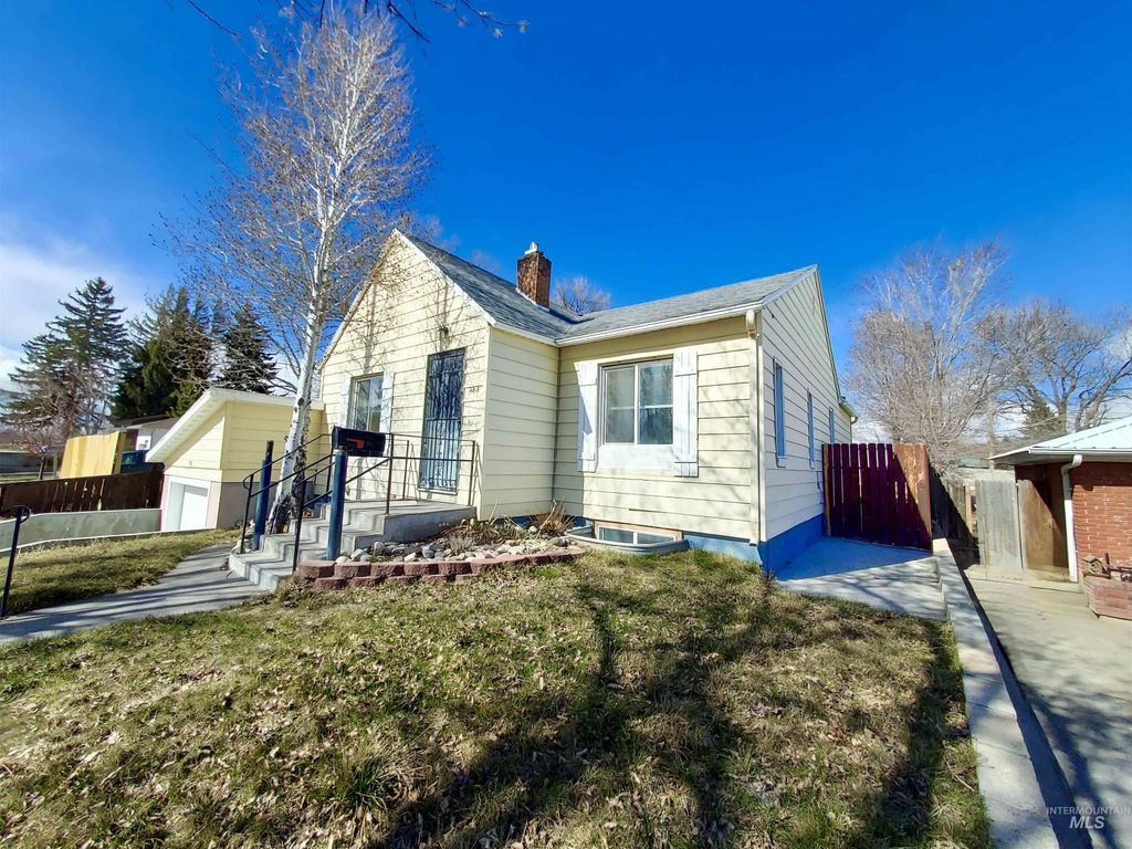 944 J St, Idaho Falls, ID 83402