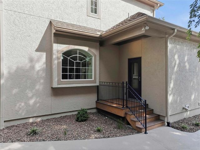 469 NW Riven Rock Place, Lee's Summit, MO 64081
