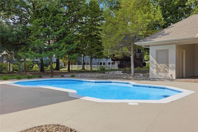 469 NW Riven Rock Place, Lee's Summit, MO 64081