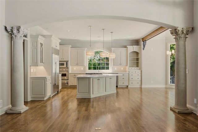 469 NW Riven Rock Place, Lee's Summit, MO 64081