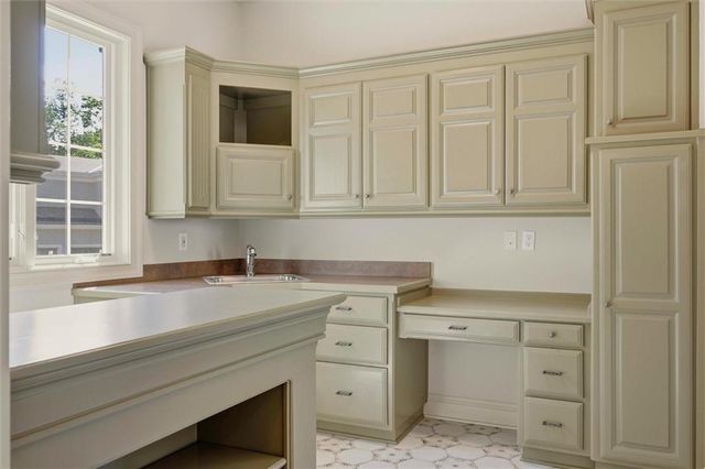 469 NW Riven Rock Place, Lee's Summit, MO 64081
