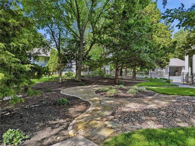 469 NW Riven Rock Place, Lee's Summit, MO 64081