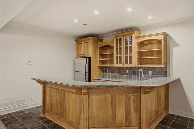 469 NW Riven Rock Place, Lee's Summit, MO 64081