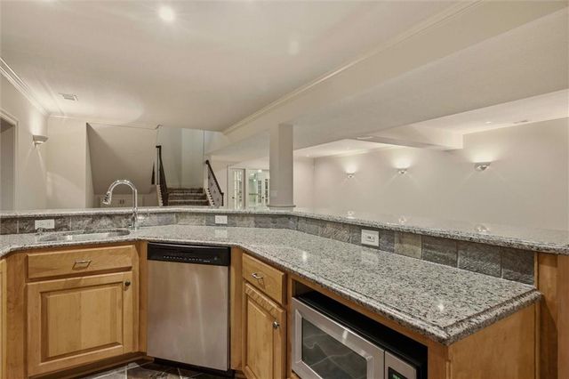 469 NW Riven Rock Place, Lee's Summit, MO 64081