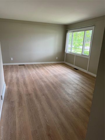 4227 Crooks Road, Royal Oak, MI 48073