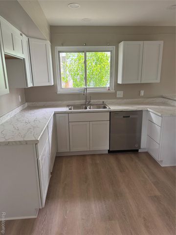 4227 Crooks Road, Royal Oak, MI 48073