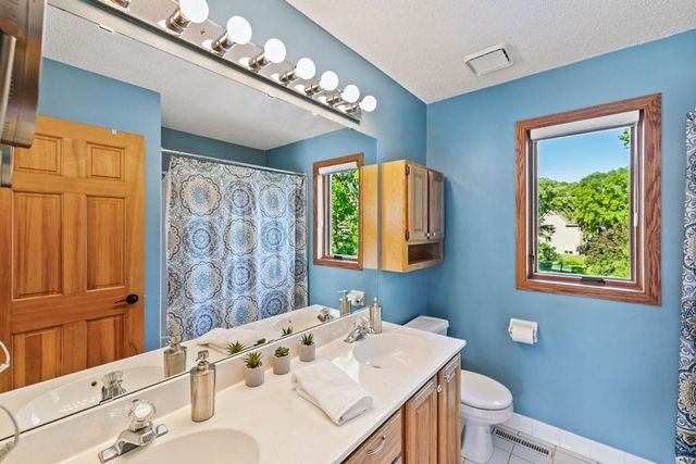 10954 Yukon Avenue S, Bloomington, MN 55438