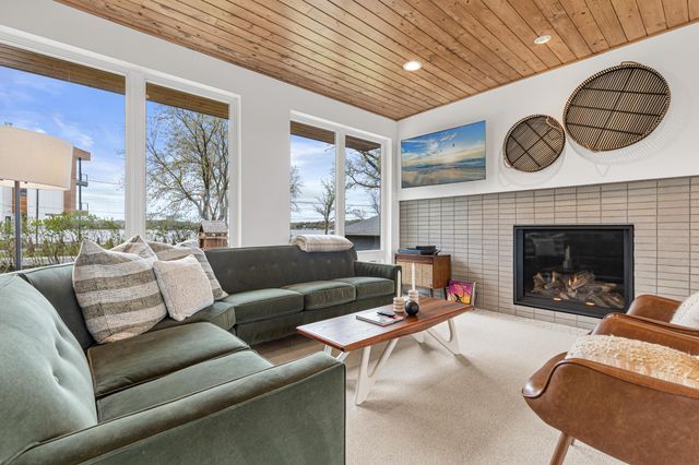 4919 Three Points Boulevard, Mound, MN 55364