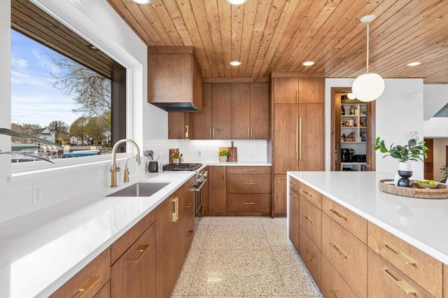 4919 Three Points Boulevard, Mound, MN 55364