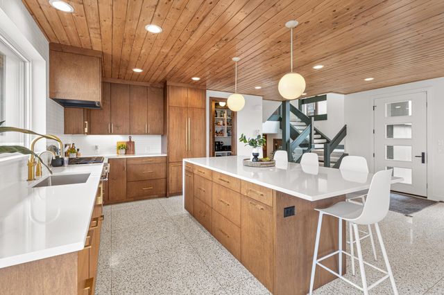 4919 Three Points Boulevard, Mound, MN 55364