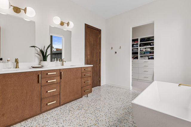 4919 Three Points Boulevard, Mound, MN 55364