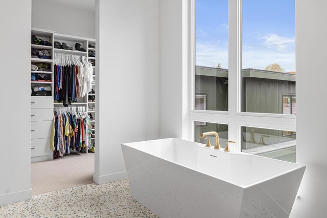 4919 Three Points Boulevard, Mound, MN 55364