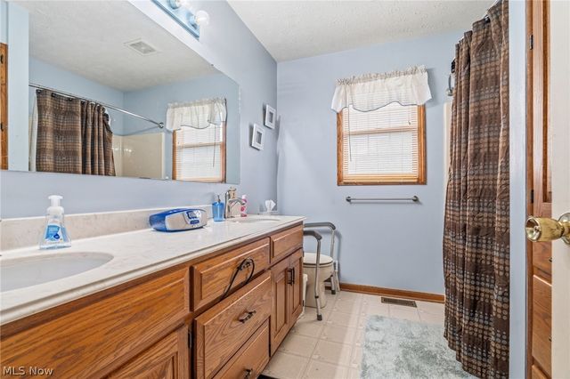 6385 Harbor Drive NW, Canton, OH 44718