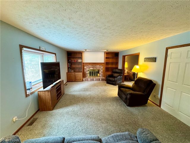 6385 Harbor Drive NW, Canton, OH 44718