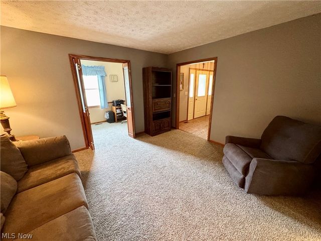 6385 Harbor Drive NW, Canton, OH 44718