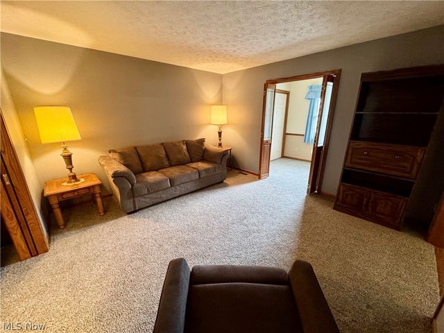 6385 Harbor Drive NW, Canton, OH 44718