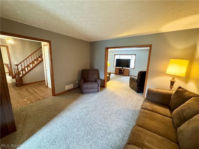 6385 Harbor Drive NW, Canton, OH 44718