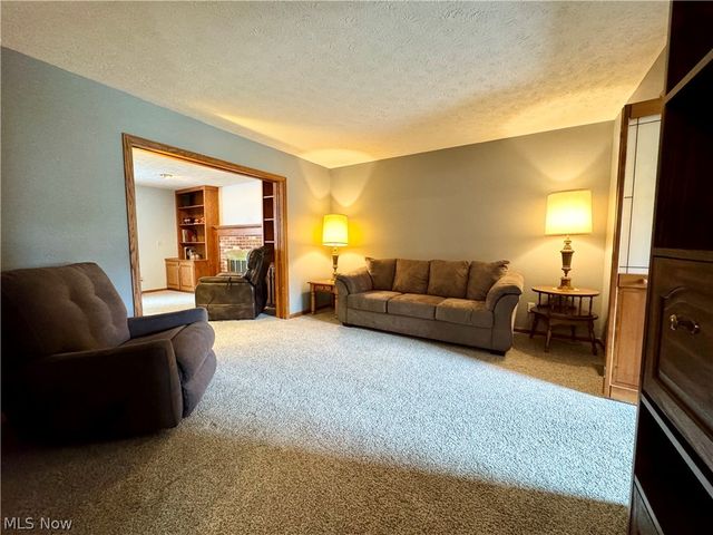 6385 Harbor Drive NW, Canton, OH 44718