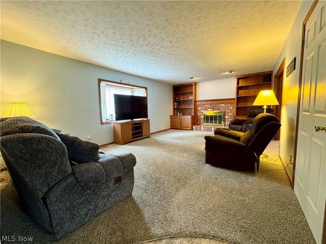 6385 Harbor Drive NW, Canton, OH 44718