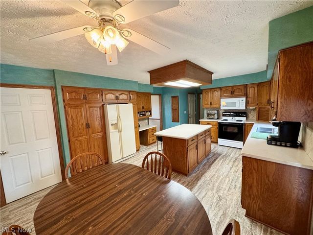 6385 Harbor Drive NW, Canton, OH 44718