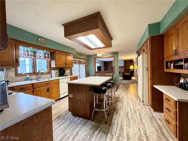 6385 Harbor Drive NW, Canton, OH 44718