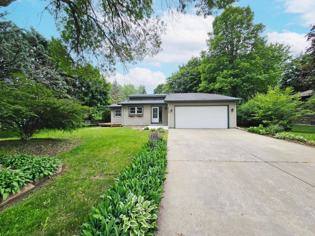 9912 Upper 205th Street W, Lakeville, MN 55044