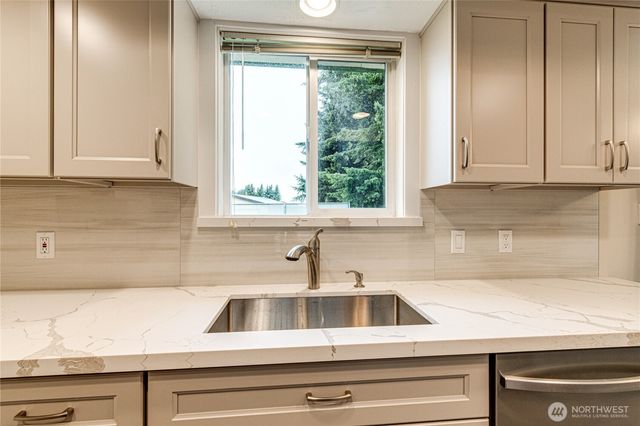 60 Crystal Court, Sequim, WA 98382