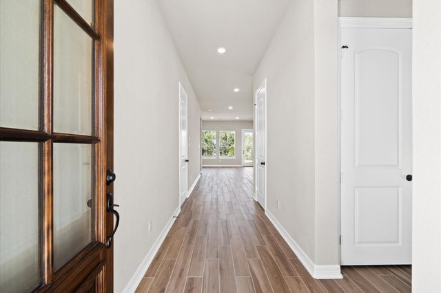 1605 Carefree Circle, Seabrook, TX 77586