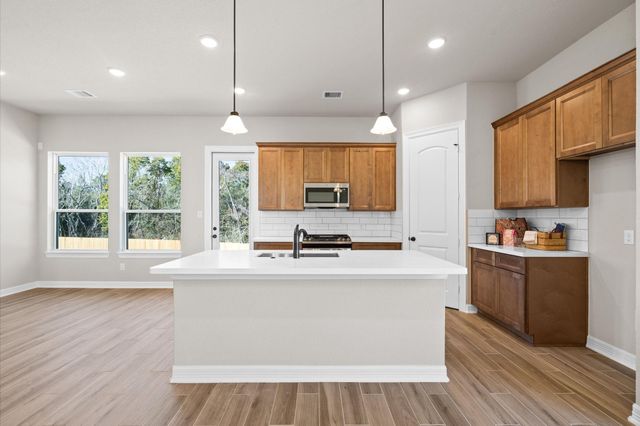1605 Carefree Circle, Seabrook, TX 77586