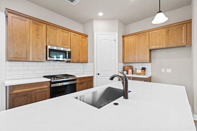 1605 Carefree Circle, Seabrook, TX 77586