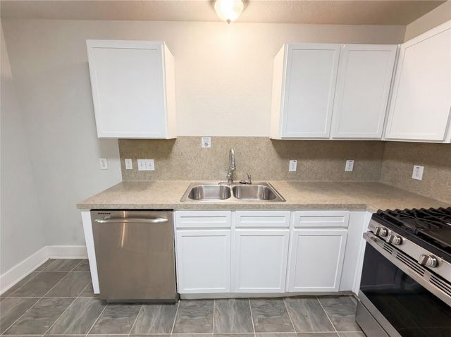 414 Binnacle Way, Crosby, TX 77532