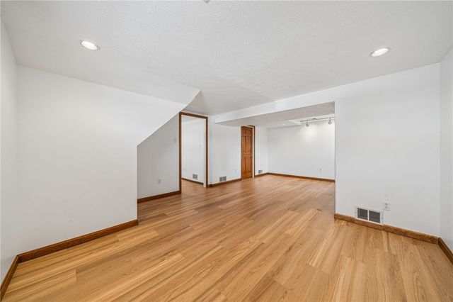 1435 Great Oak, Scott Twp, PA 15220