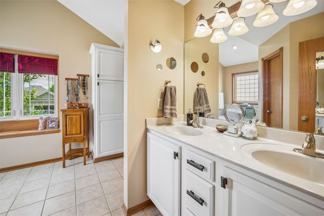 237 19th Street SW, Altoona, IA 50009