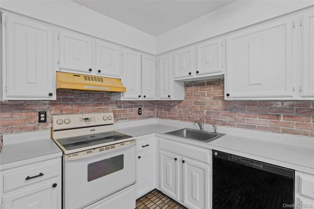 110 Chrystal Drive, Maybrook, NY 12543